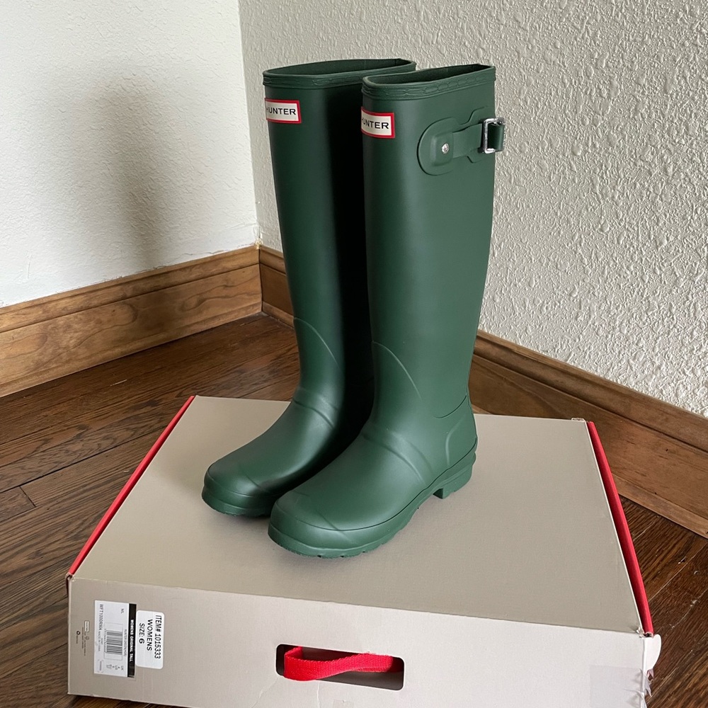 Brand New Hunter Rainboots - Size 6